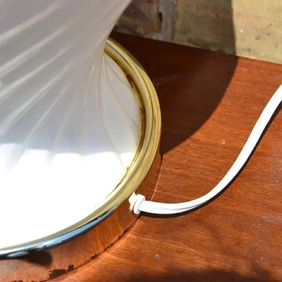 Vintage  Ginger Jar Shaped Lamp - Picture 7 of 12